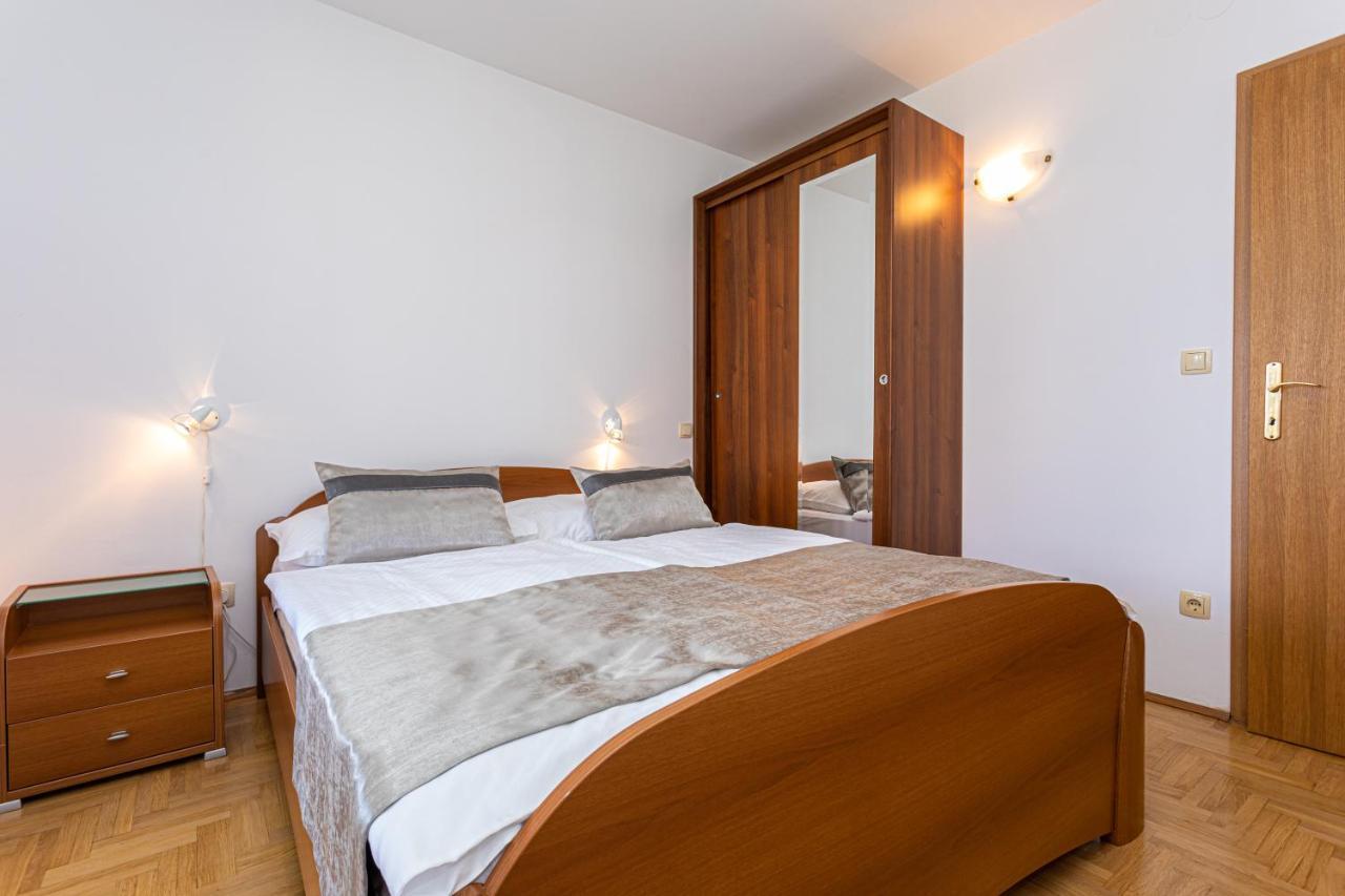 Apartments Crnekovic I Zarok Baška Exterior foto