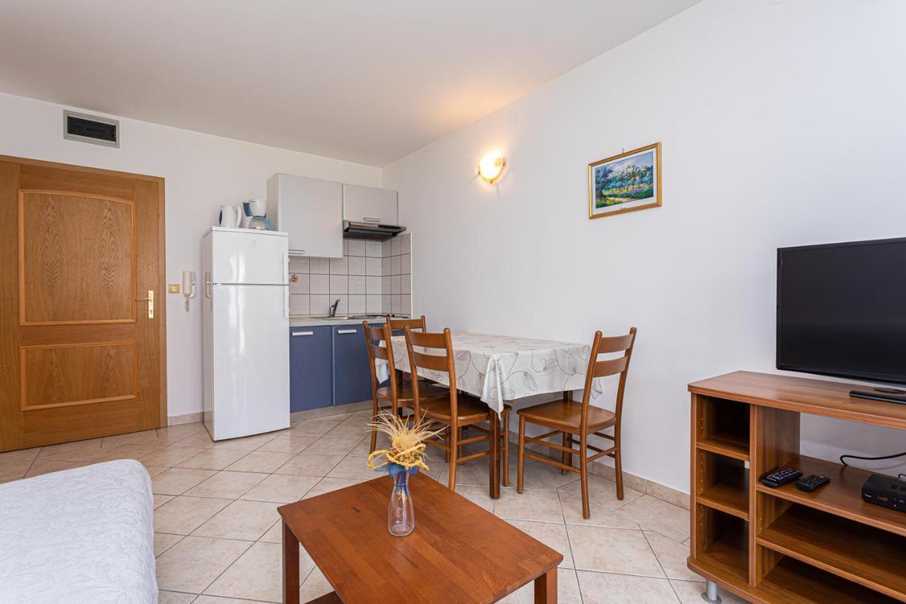 Apartments Crnekovic I Zarok Baška Exterior foto