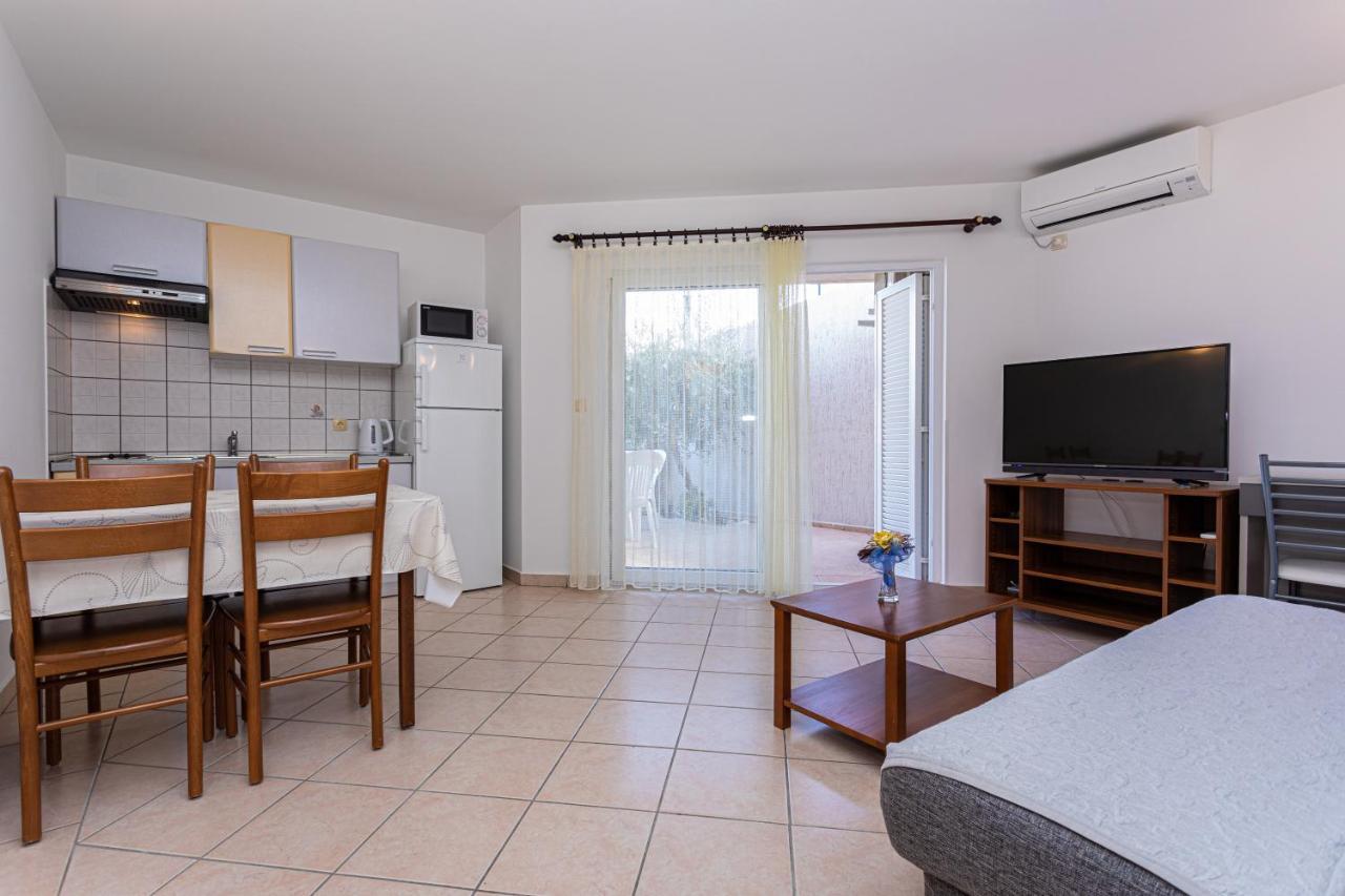 Apartments Crnekovic I Zarok Baška Exterior foto