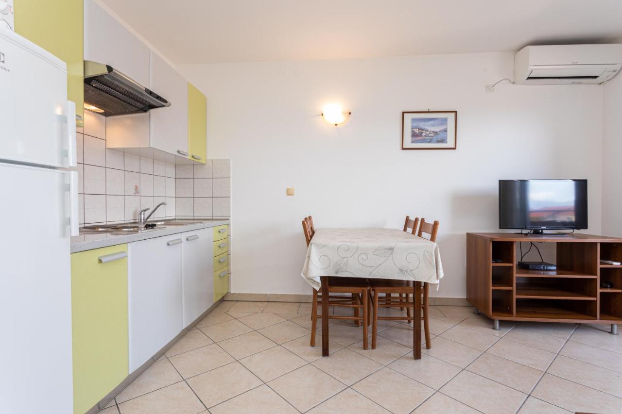 Apartments Crnekovic I Zarok Baška Exterior foto