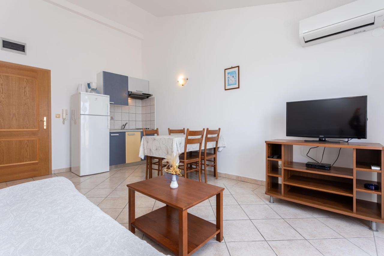 Apartments Crnekovic I Zarok Baška Exterior foto